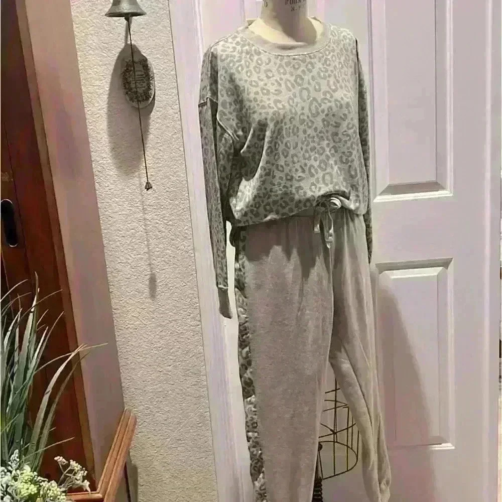 Splendid Leopard Print Jogger Set, Size S - Picture 2 of 9